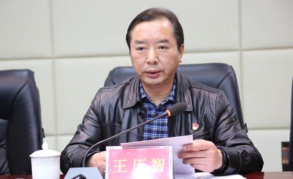 党委巡察办主任邱宏在会上宣读了《中共宜宾学院第三届委员会第一轮